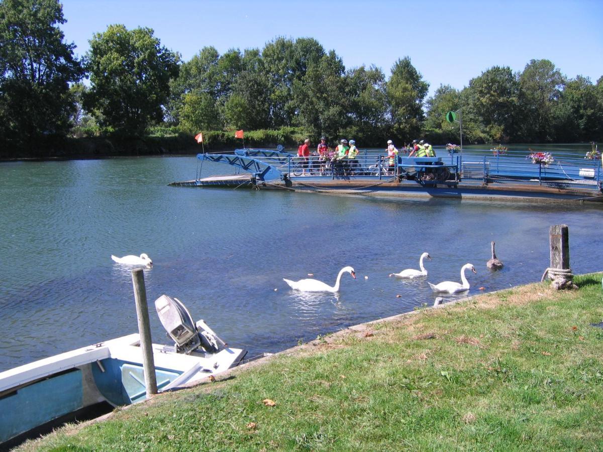 Camping Belle Riviere Chaniers Exterior photo