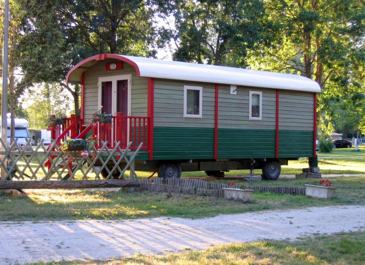 Camping Belle Riviere Chaniers Exterior photo