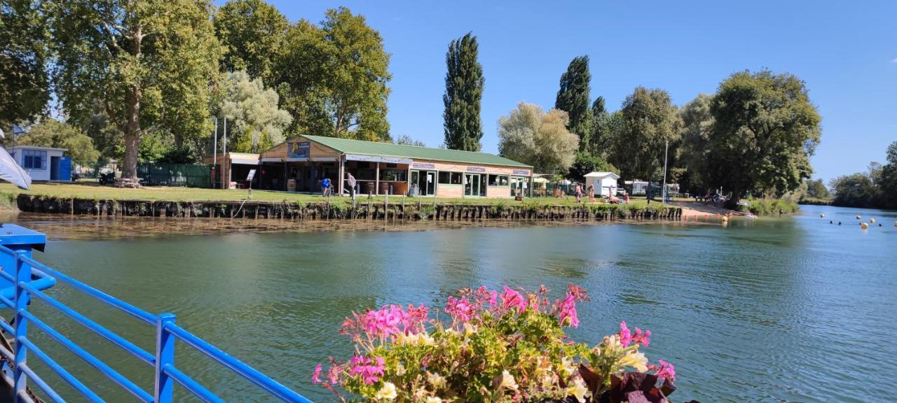 Camping Belle Riviere Chaniers Exterior photo